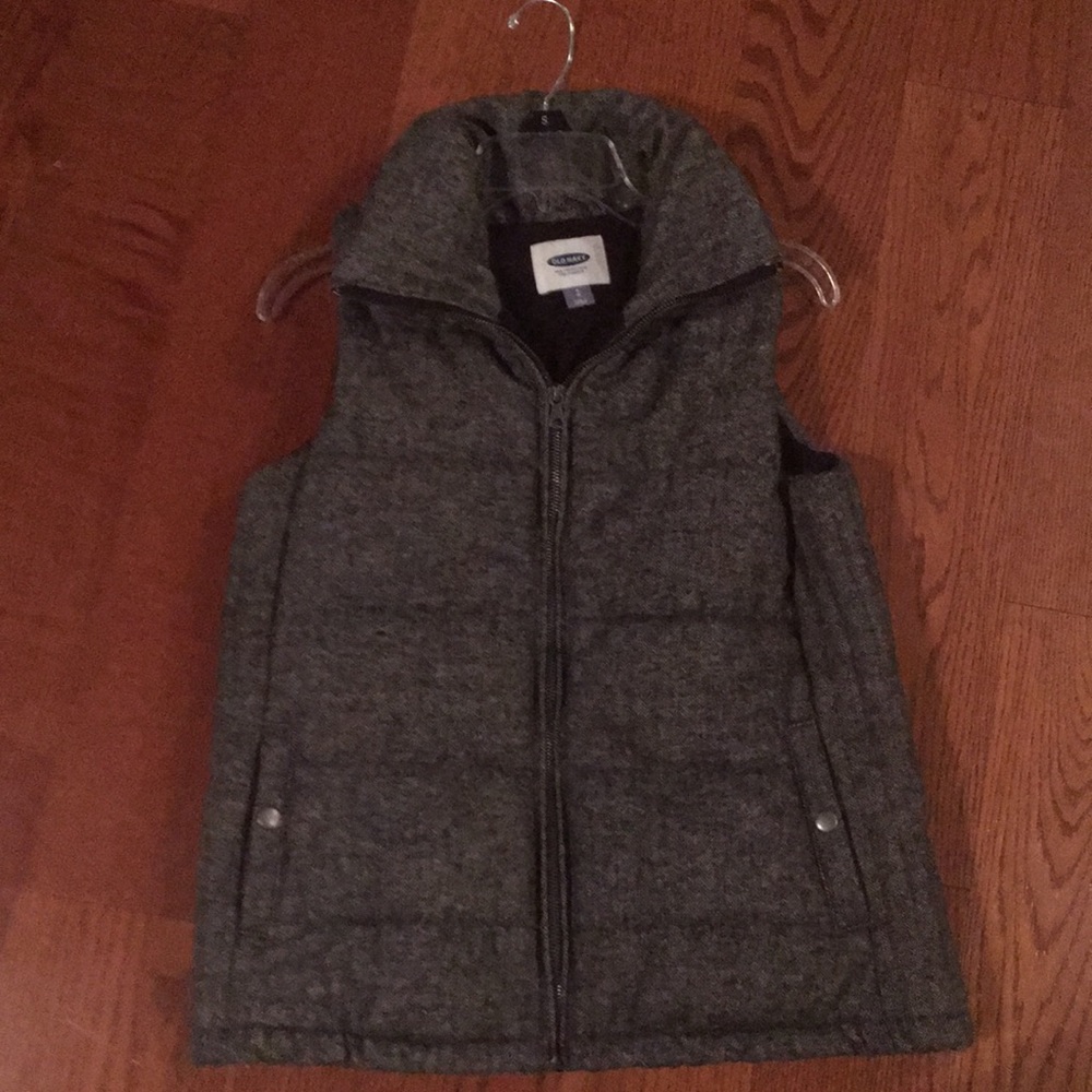 Old navy twill pattern puffer vest